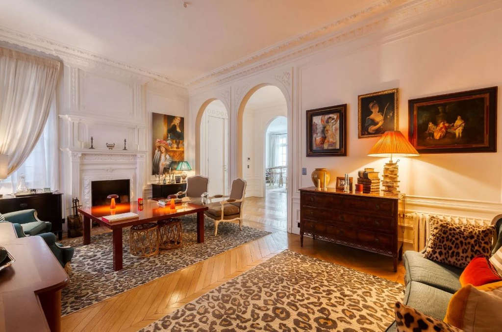 Апартаменты с 4 спальнями в Париже