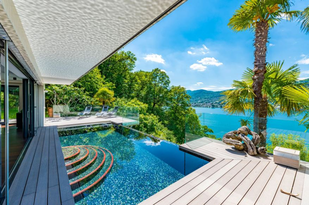 Вилла с 6 спальнями на озере Лугано