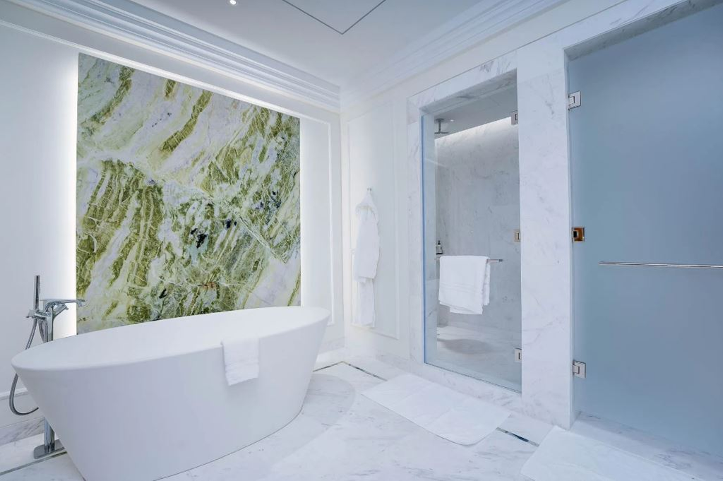 Апартаменты с 3 спальнями в Four Seasons