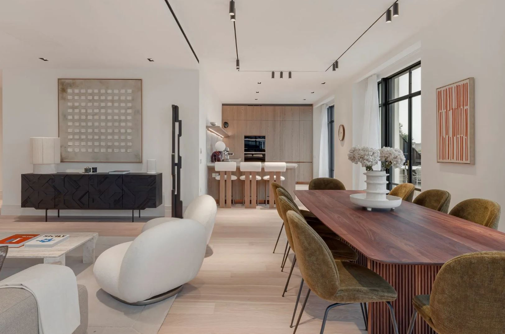 Двухуровневые апартаменты с 3 спальнями в Лондоне