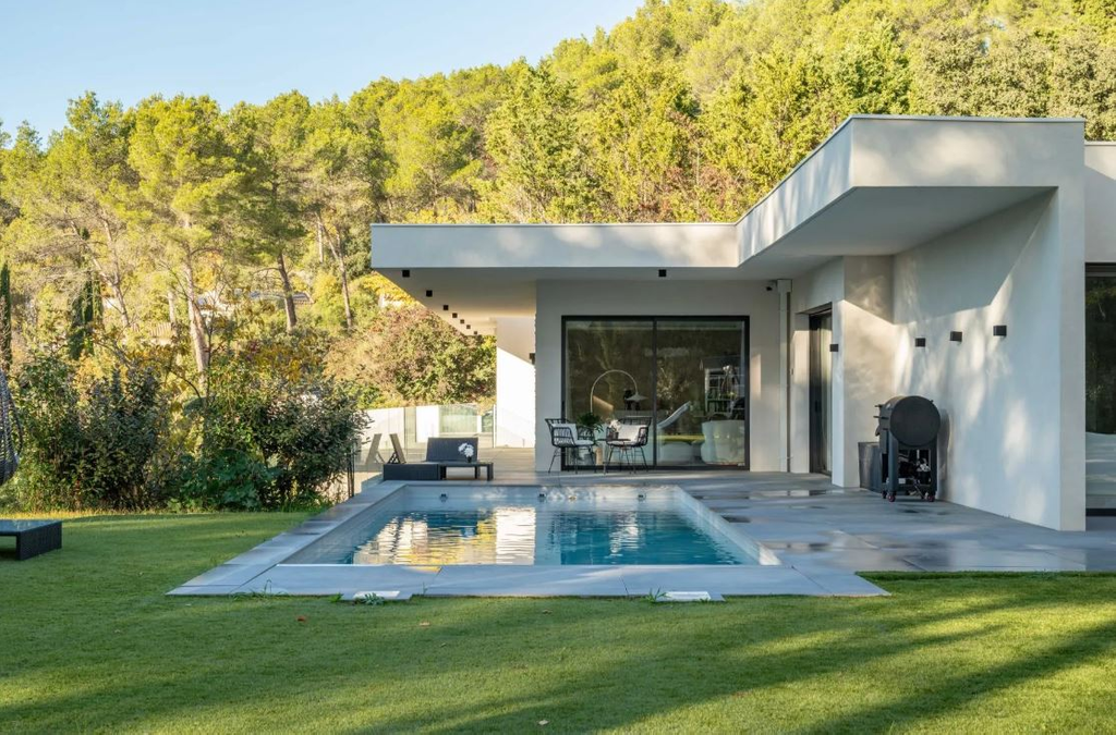 Вилла с 6 спальнями на Лазурном берегу