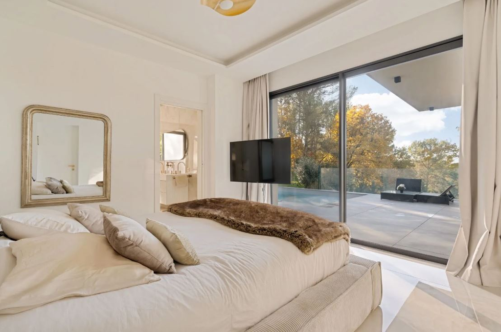 Вилла с 6 спальнями на Лазурном берегу