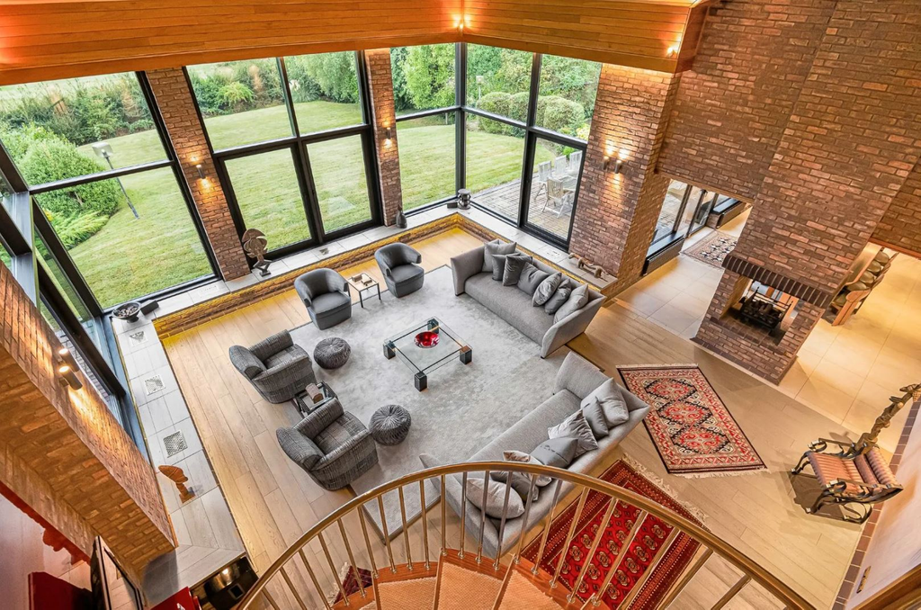 Просторный дом с 6 спальнями