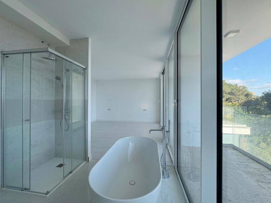 5-спальная вилла в Калонже