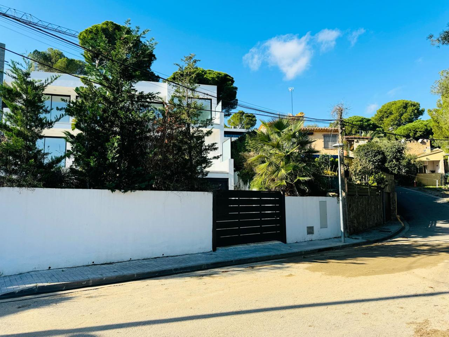 5-спальная вилла в Калонже