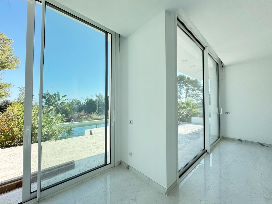 5-спальная вилла в Калонже