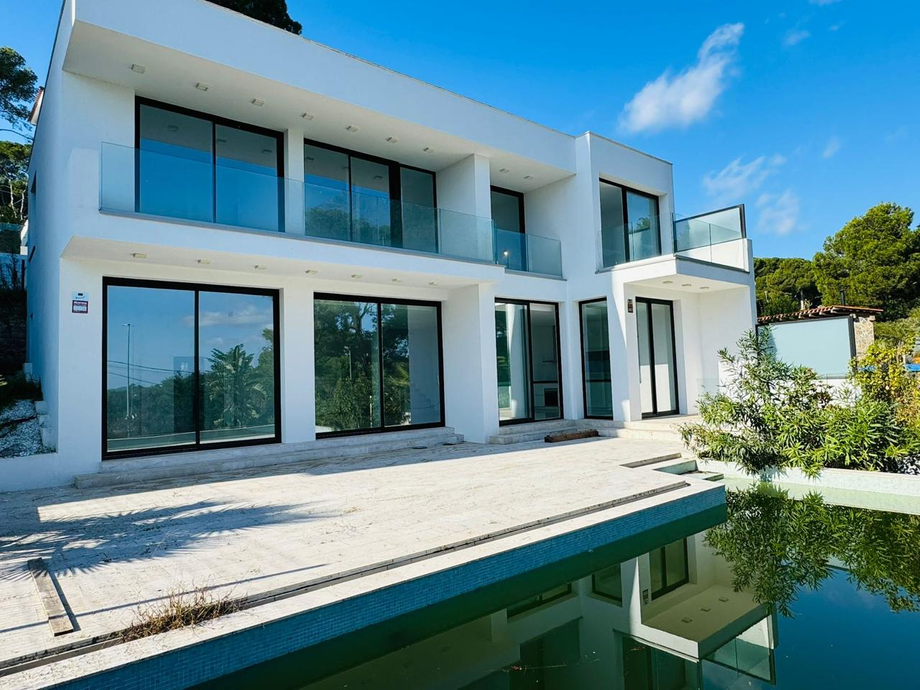 5-спальная вилла в Калонже