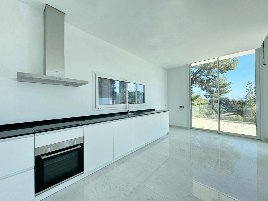 5-спальная вилла в Калонже