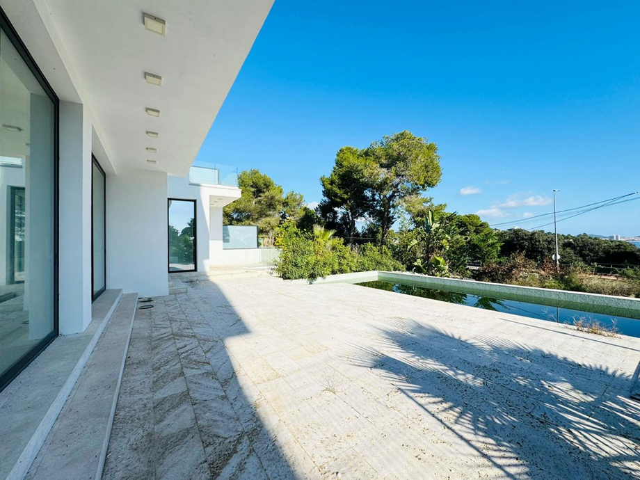 5-спальная вилла в Калонже