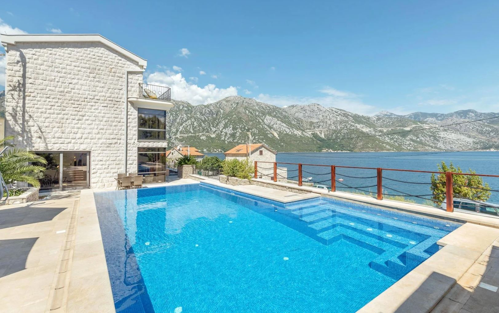 Вилла с 3 спальнями в Которе