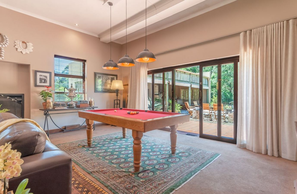 Коттедж с конюшней в Южной Африке