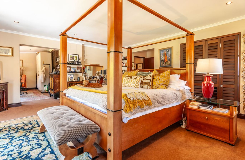 Коттедж с конюшней в Южной Африке