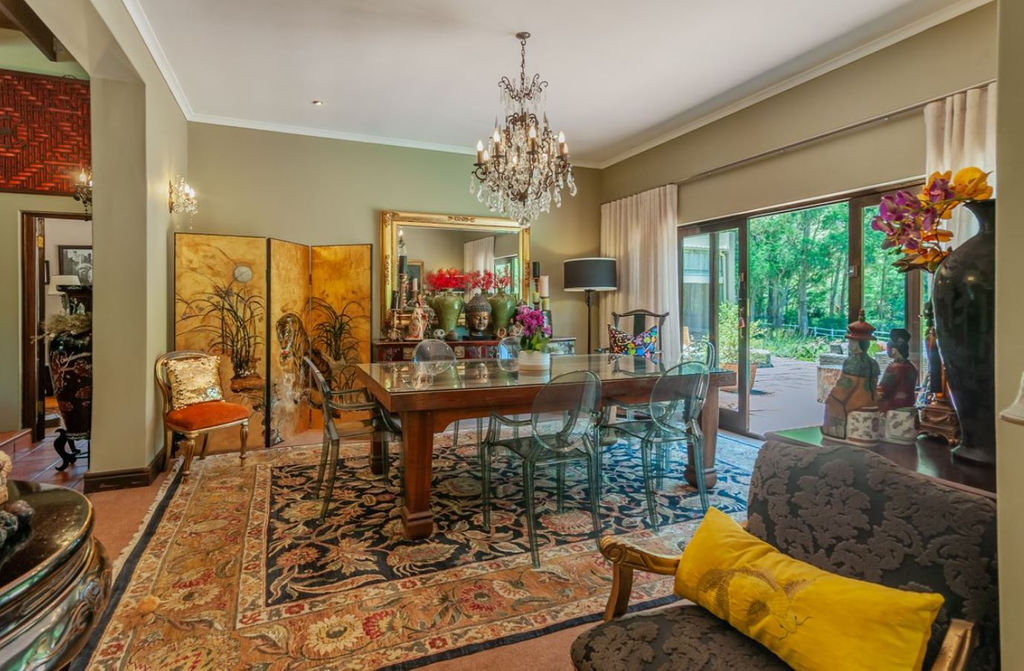 Коттедж с конюшней в Южной Африке