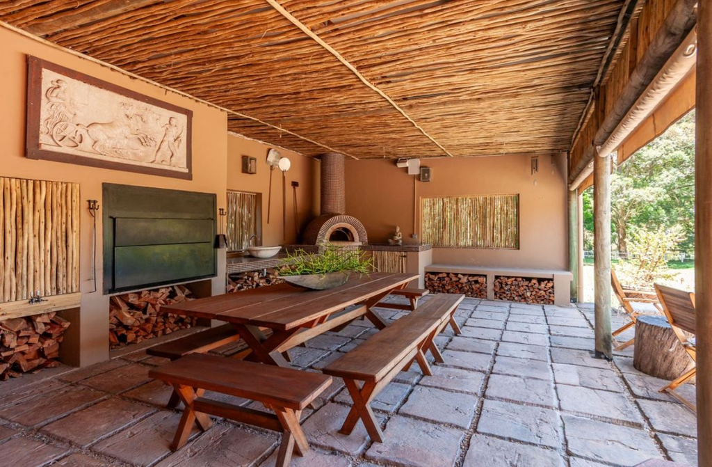 Коттедж с конюшней в Южной Африке