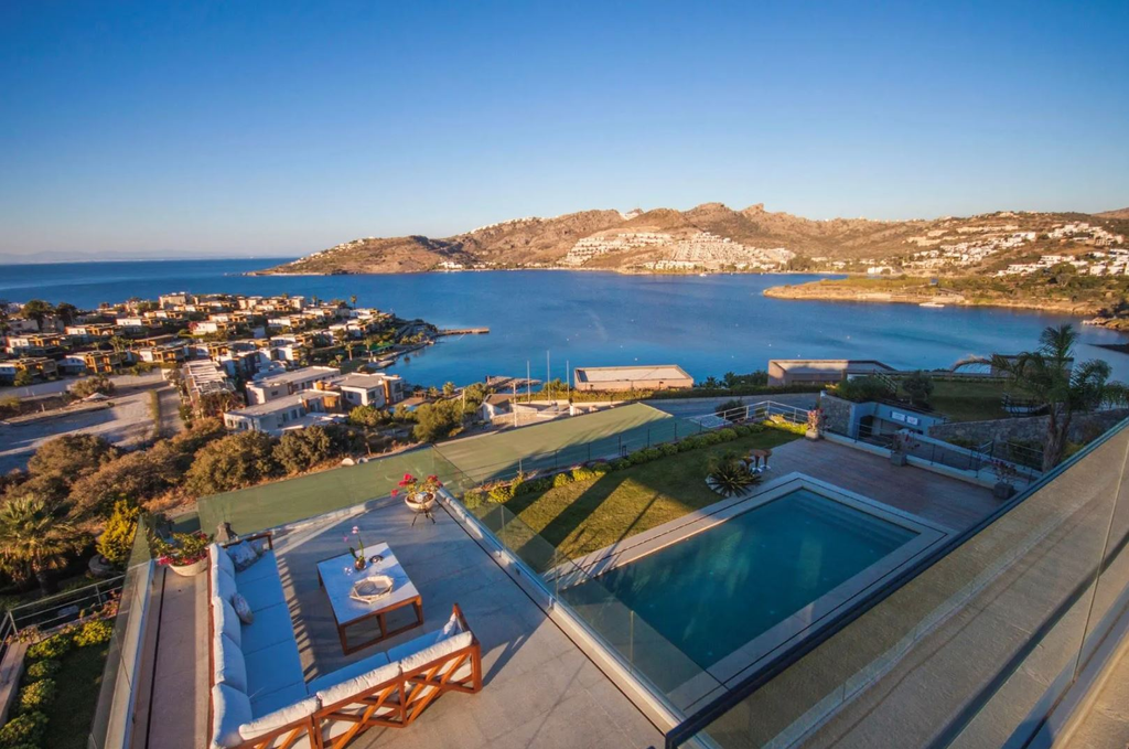 Вилла с 6 спальнями в Бодруме