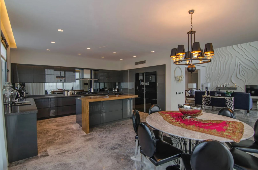 Вилла с 6 спальнями в Бодруме