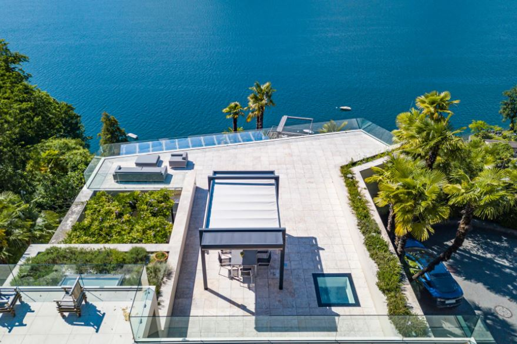 Вилла с 6 спальнями на озере Лугано