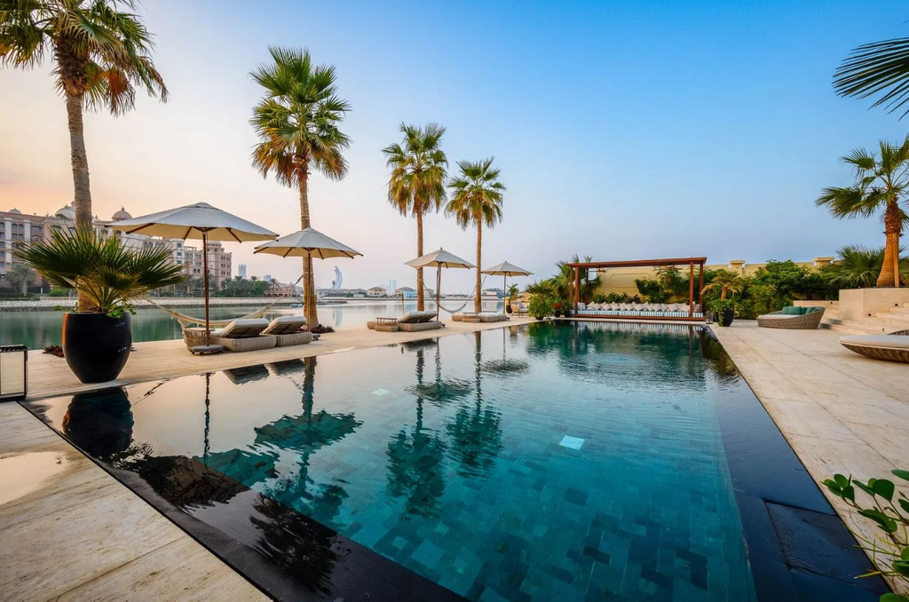 Вилла с 6 спальнями в Дохе