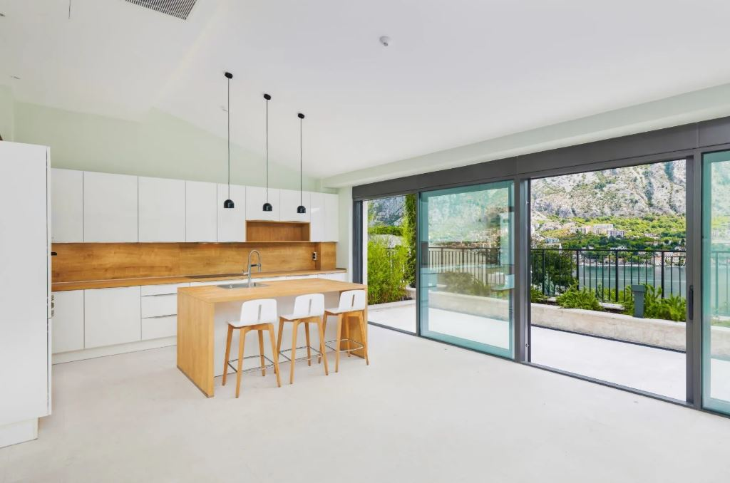 Современная вилла в Которе