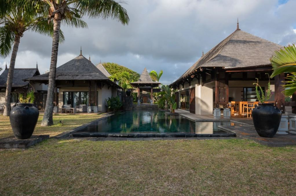 Вилла с 6 спальнями на берегу Индийского океана