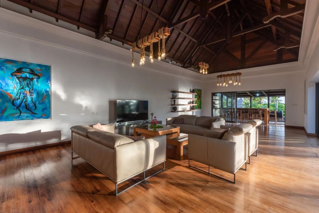 Вилла с 6 спальнями на берегу Индийского океана