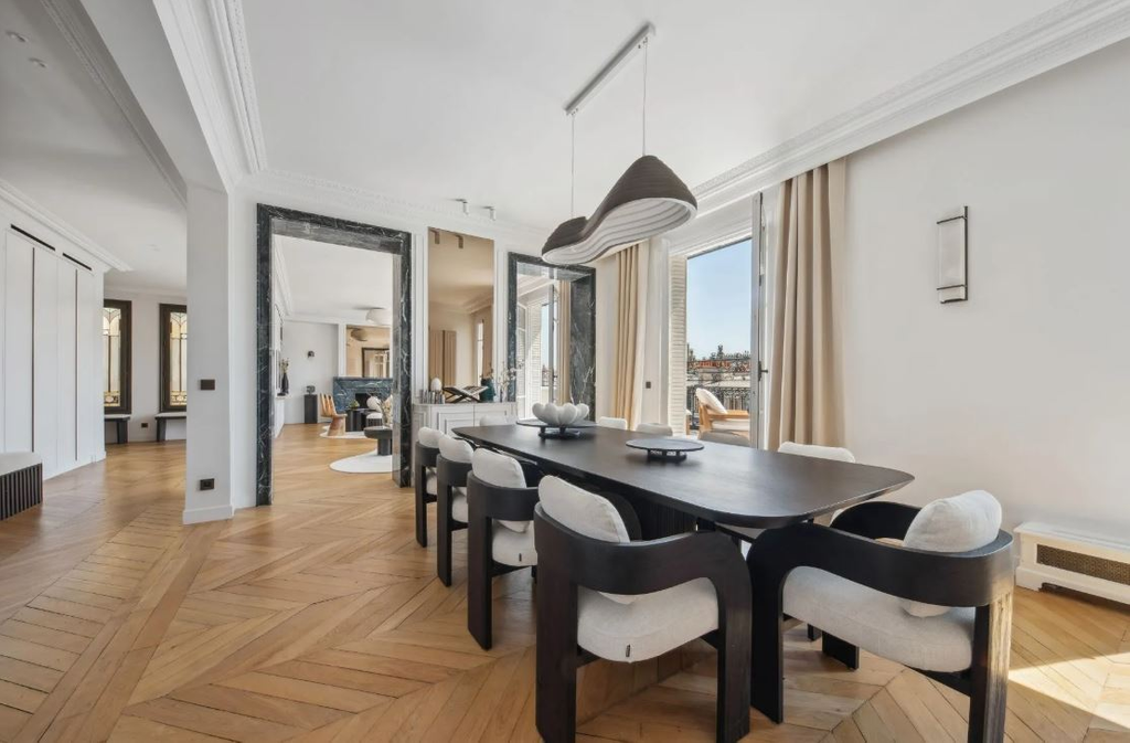 Апартаменты с видом на Эйфелеву Башню