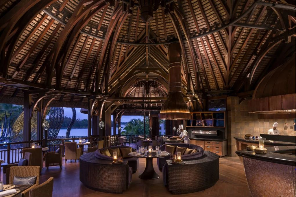 Вилла с 3 спальнями и частным выходом к пляжу