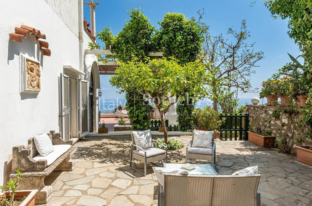 Вилла с 5 спальнями на Капри