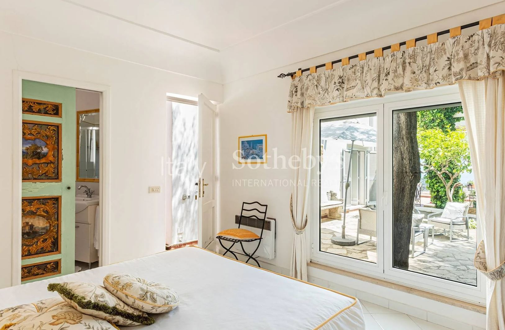 Вилла с 5 спальнями на Капри