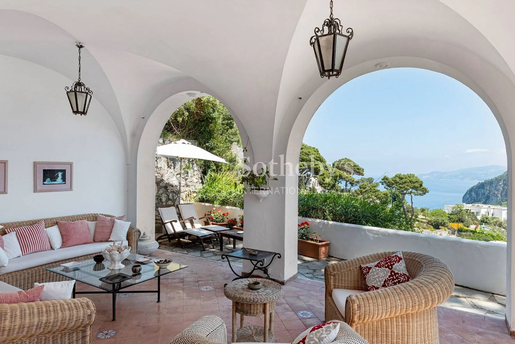 Вилла с 5 спальнями на Капри