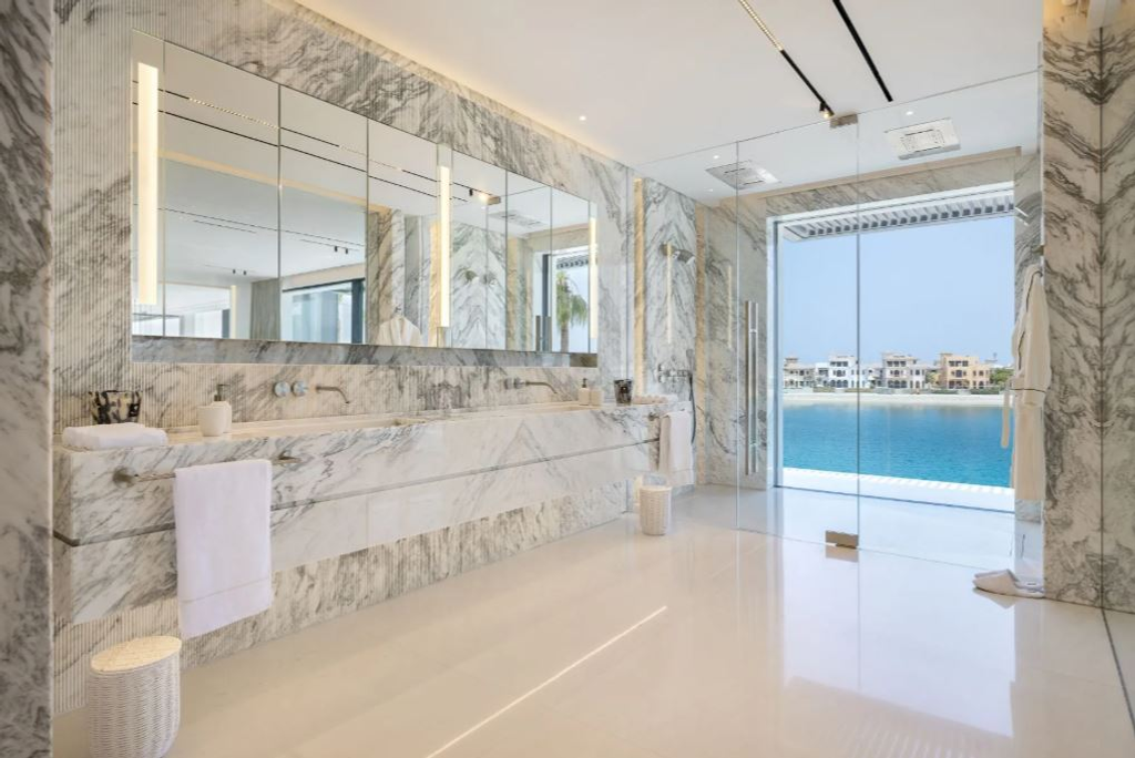 Вилла с 6 спальнями на Palm Jumeirah