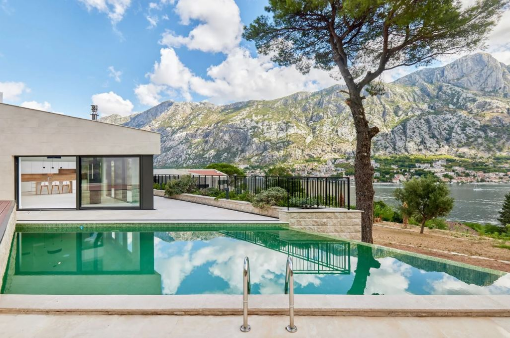 Современная вилла в Которе