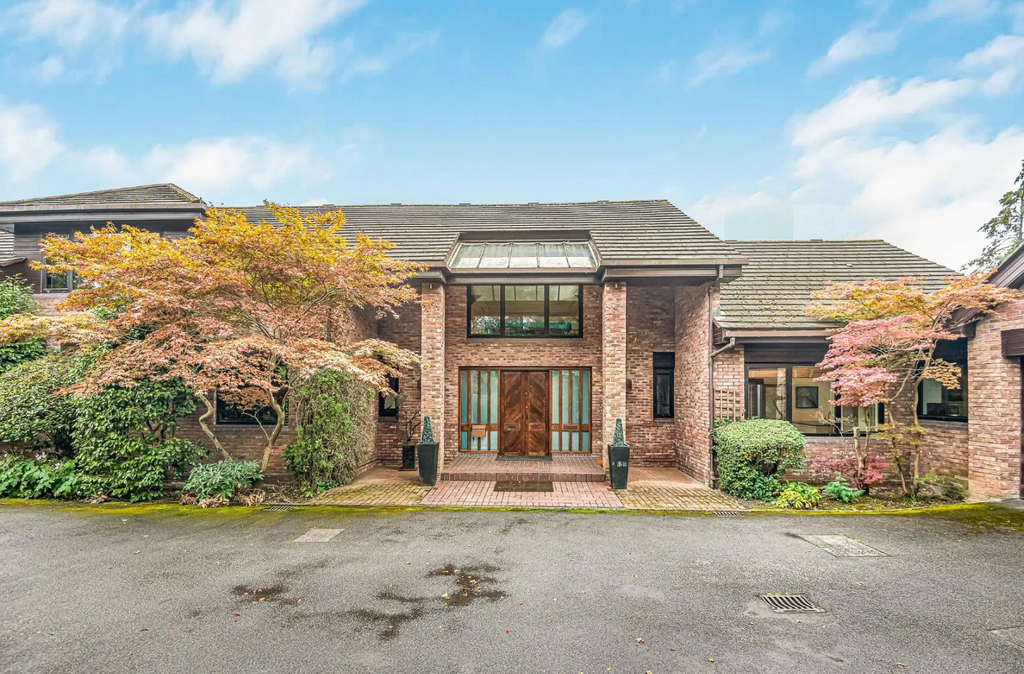 Просторный дом с 6 спальнями