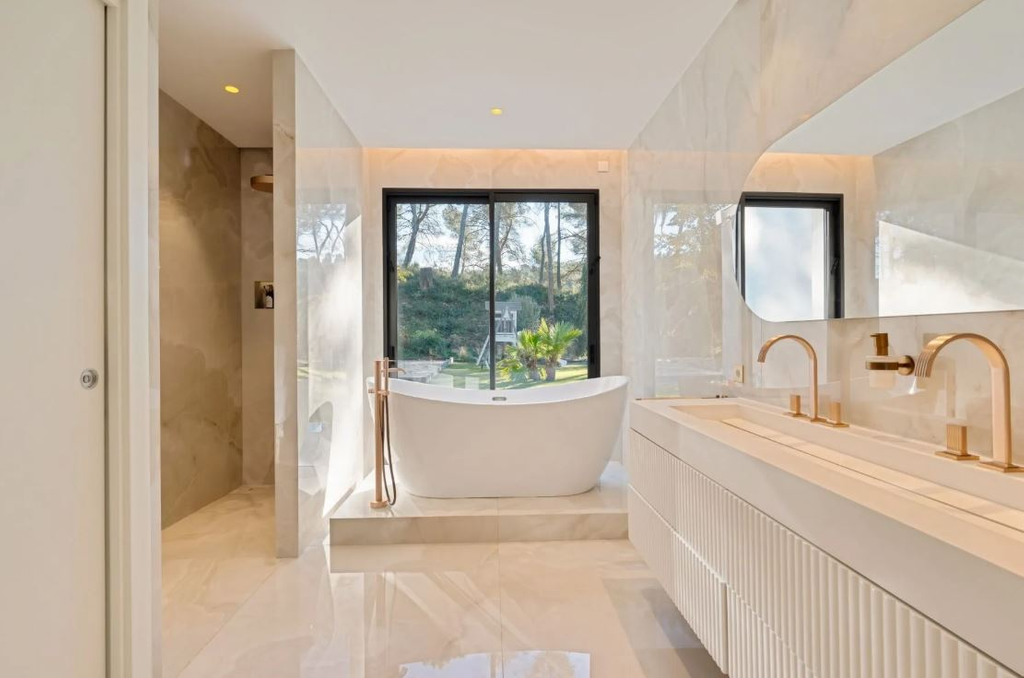 Вилла с 6 спальнями на Лазурном берегу