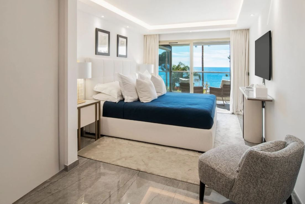 Апартаменты с видом на море в Каннах