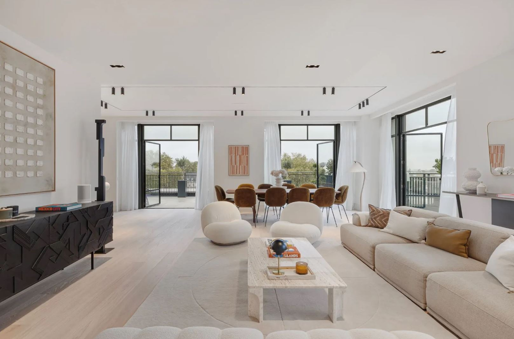 Двухуровневые апартаменты с 3 спальнями в Лондоне