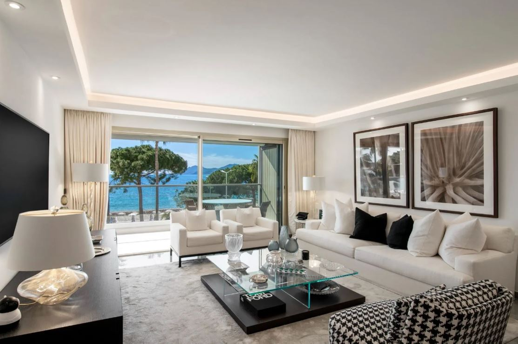 Апартаменты с видом на море в Каннах