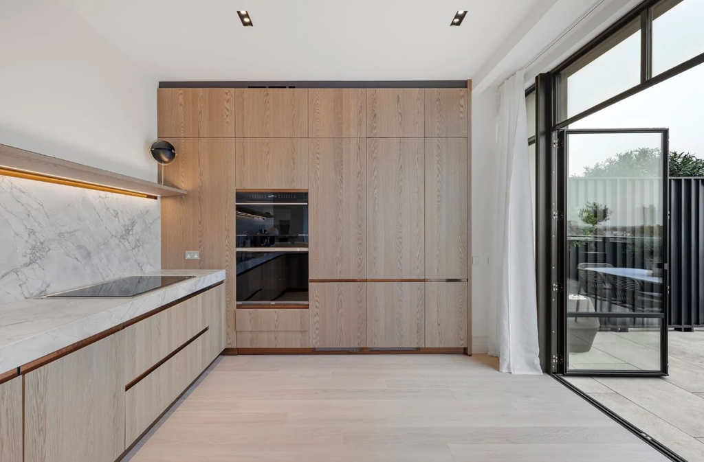 Двухуровневые апартаменты с 3 спальнями в Лондоне