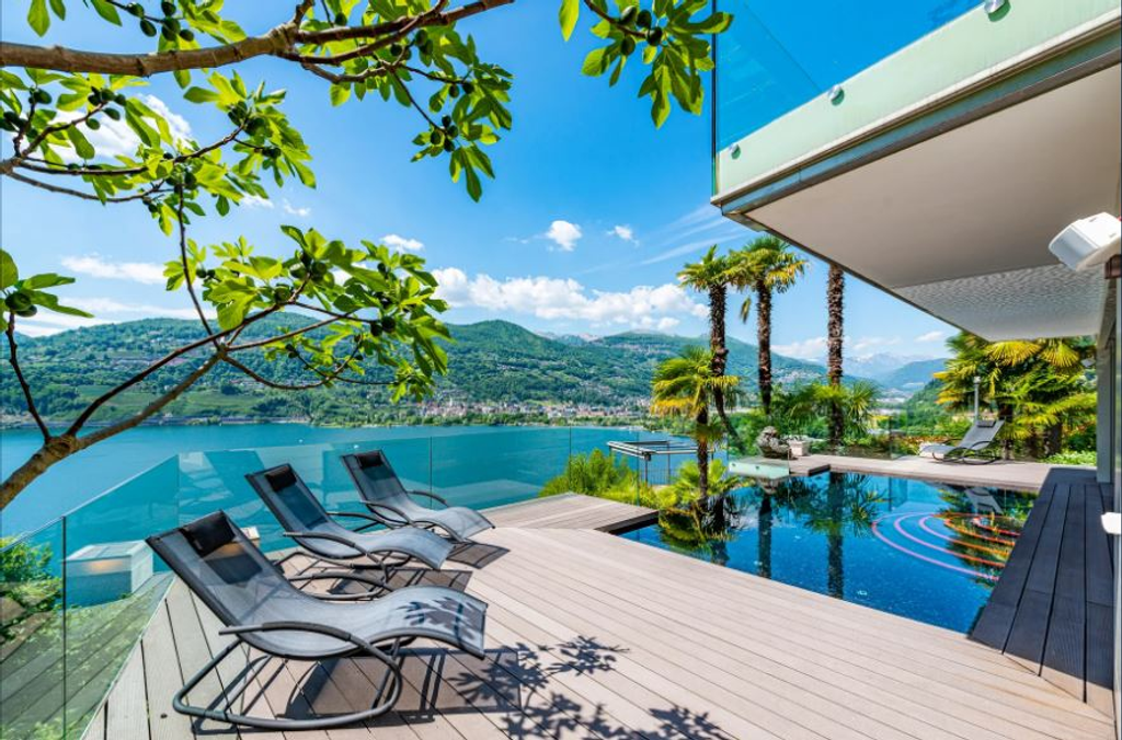 Вилла с 6 спальнями на озере Лугано