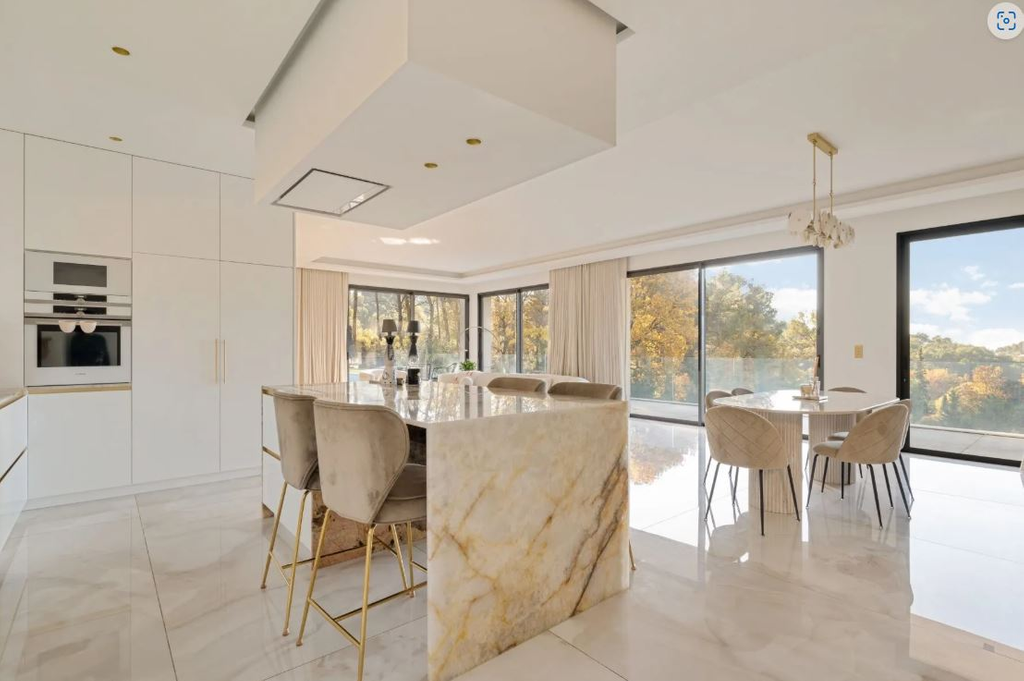 Вилла с 6 спальнями на Лазурном берегу