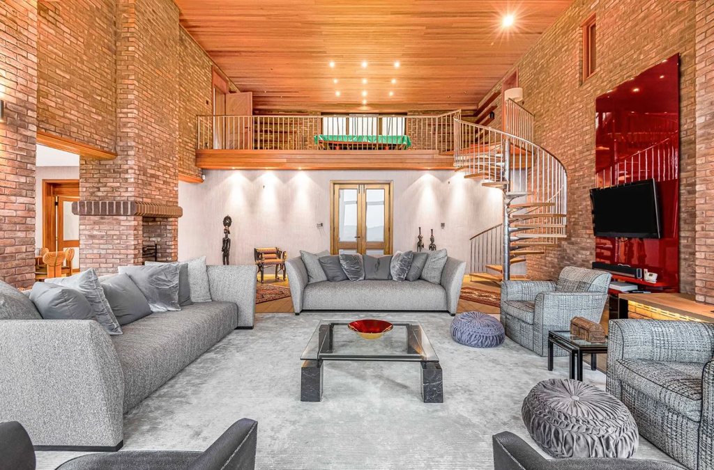 Просторный дом с 6 спальнями