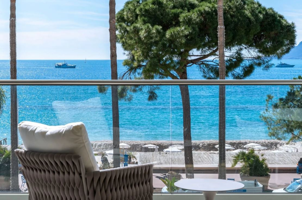 Апартаменты с видом на море в Каннах