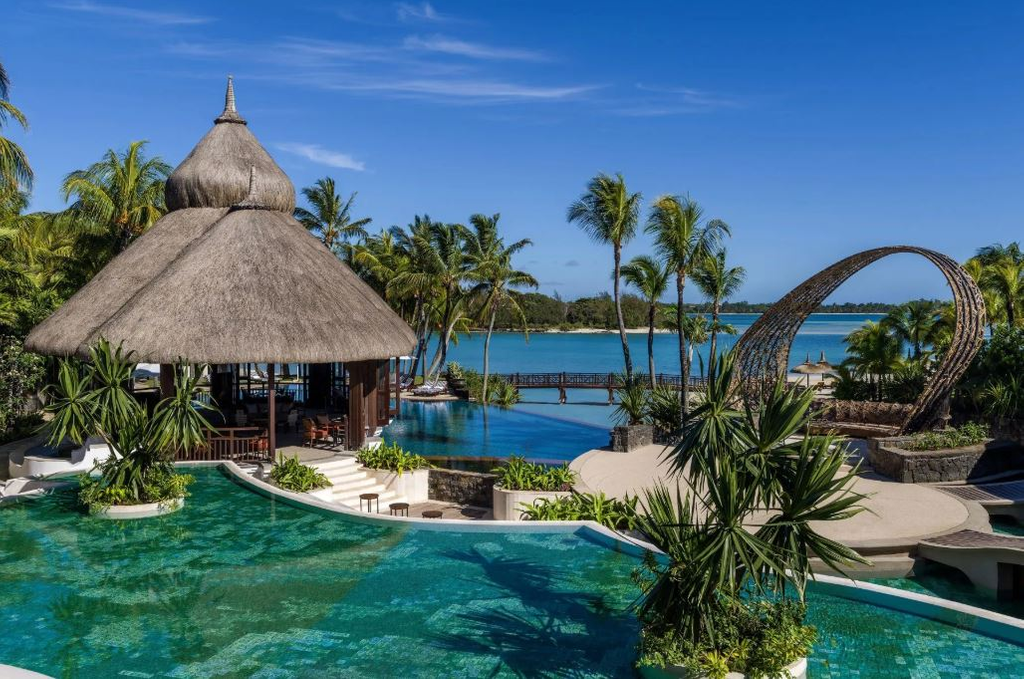 Вилла с 3 спальнями и частным выходом к пляжу